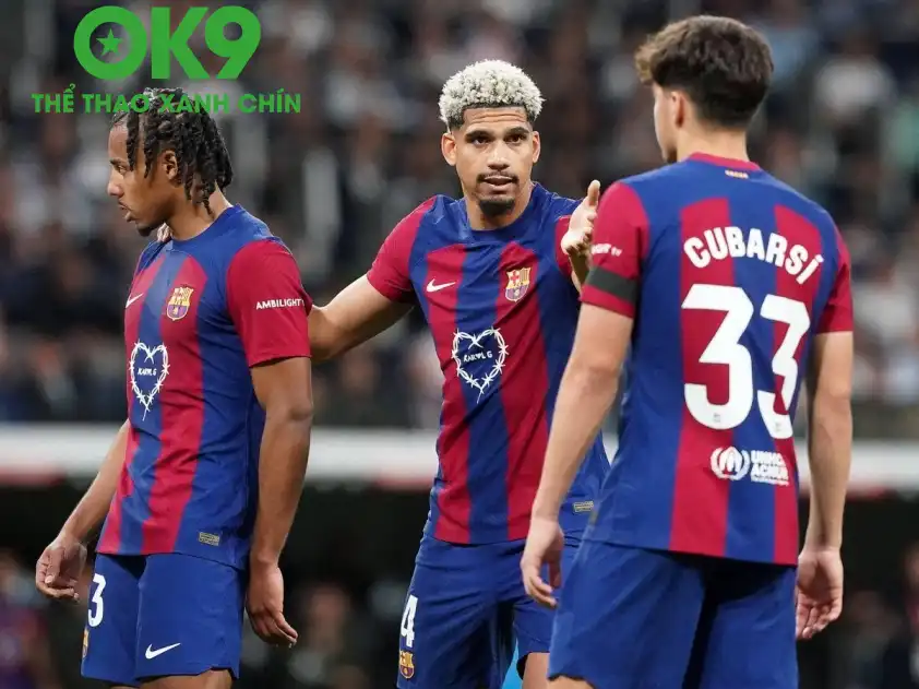 Hàng thủ đang là tử huyệt của Barca mùa này Hàng thủ đang là tử huyệt của Barca mùa này (Ảnh: La Liga)