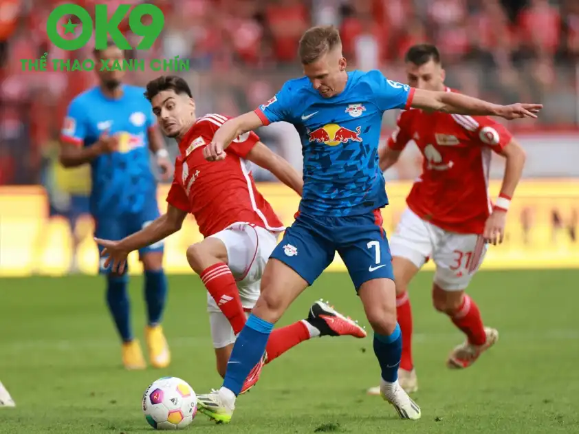 Union Berlin và RB Leipzig đang có 2 vị trí trái ngược nhau (Ảnh: Bundesliga) Union Berlin và RB Leipzig đang có 2 vị trí trái ngược nhau (Ảnh: Bundesliga)
